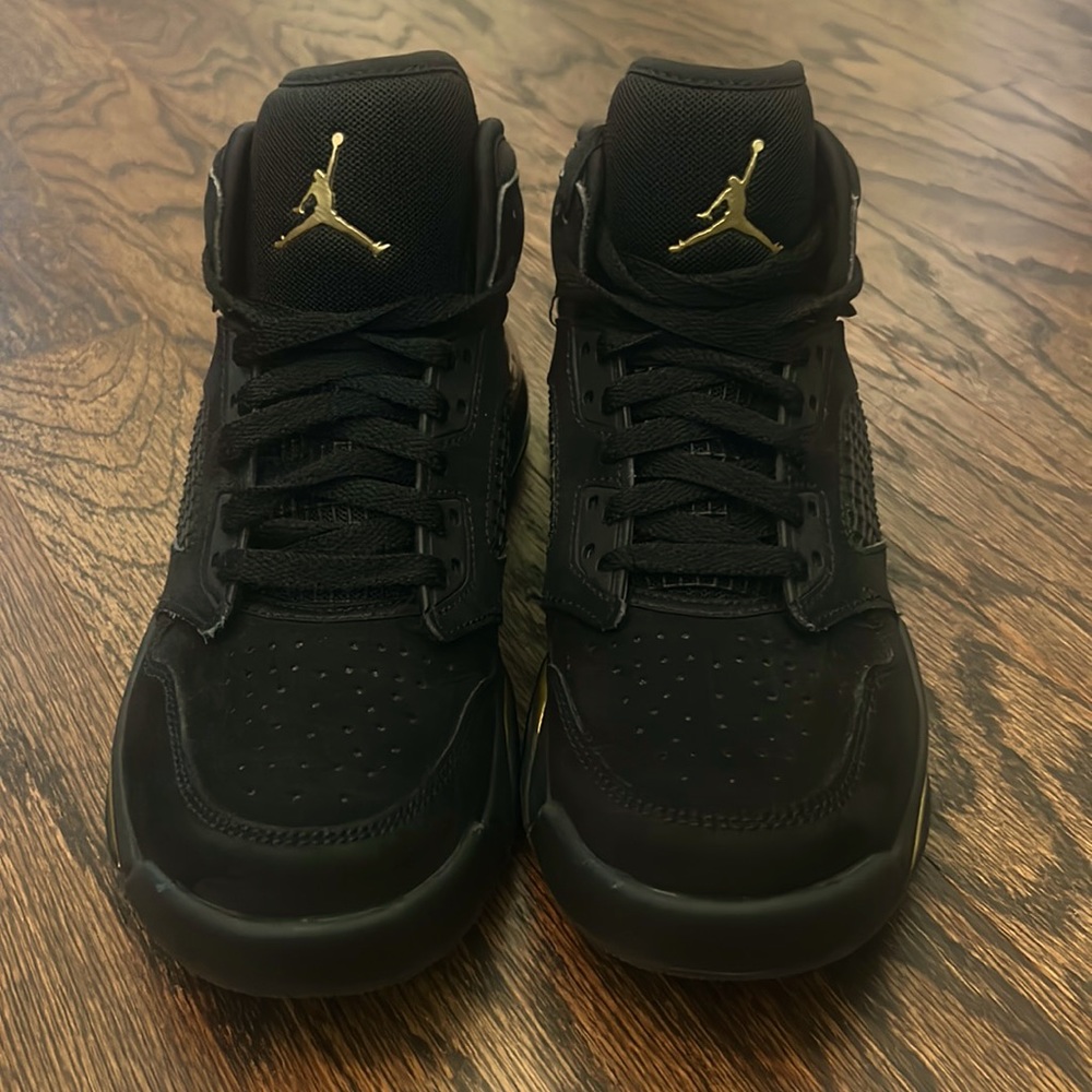 Nike Air Jordan Mars 270 Boys Shoes Size 5.5Y Sneakers Black and Gold BQ6508-007
